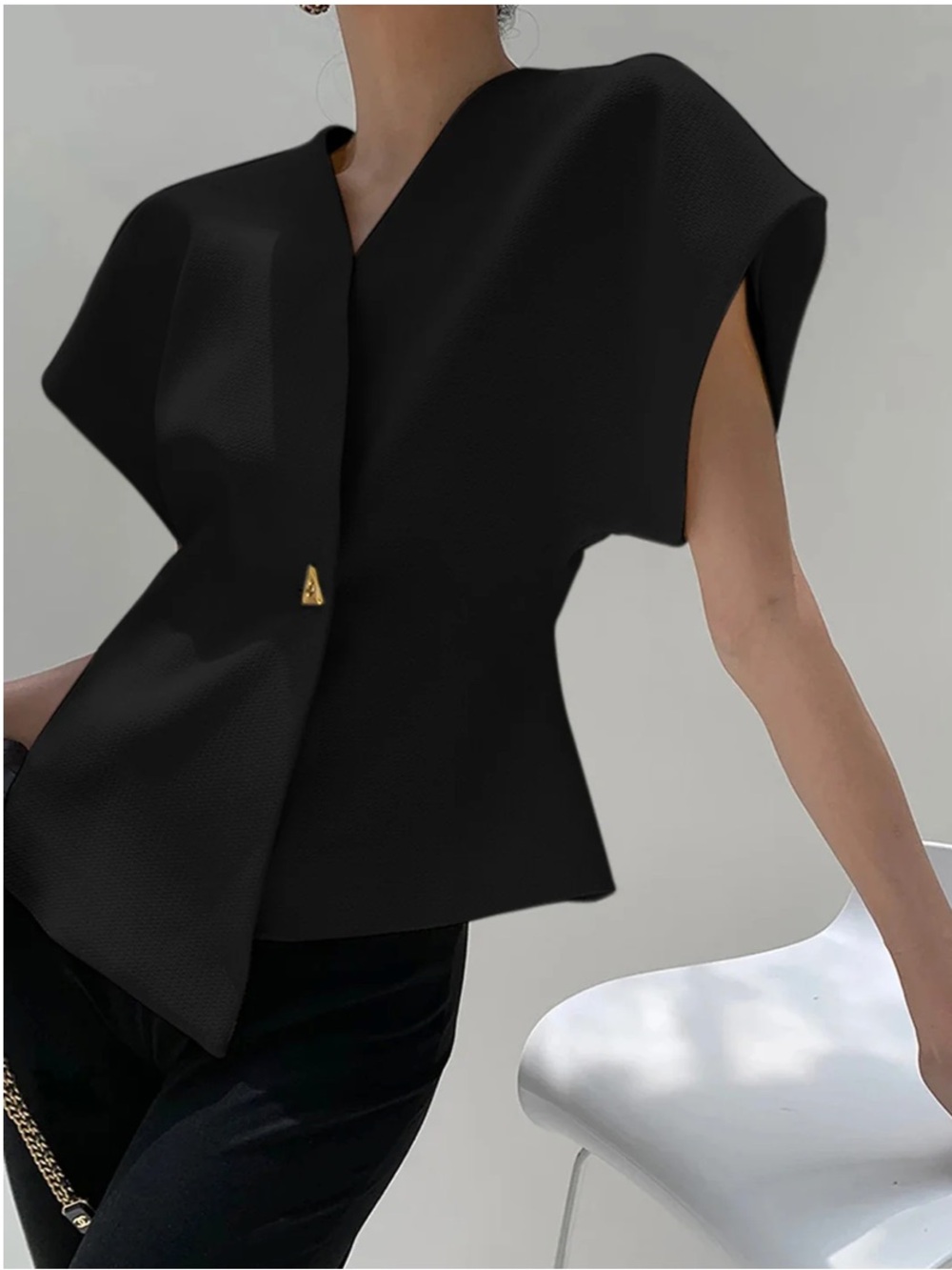 Structured V-Neck Cap Sleeve Top in Black